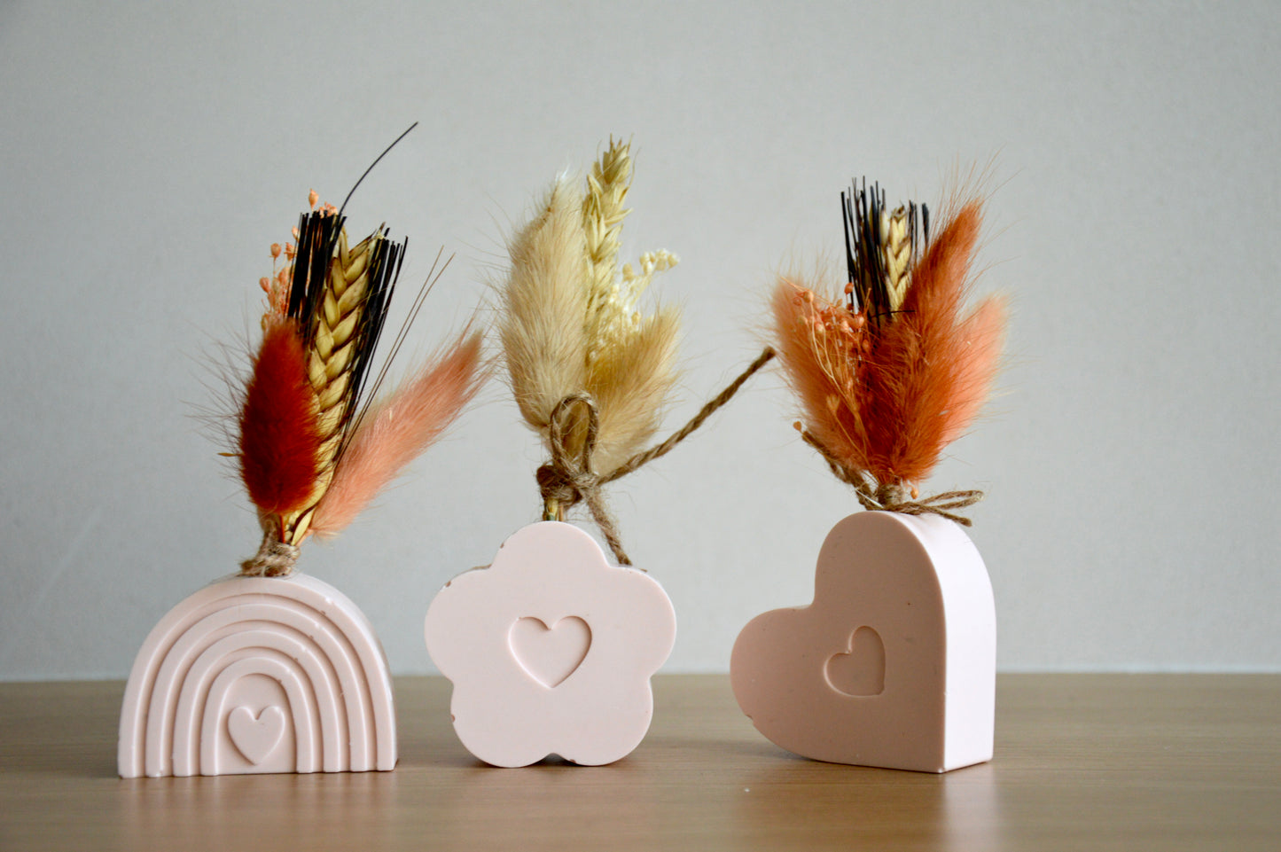 Mini-vaasjes met droogbloemen