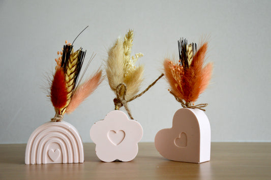 Mini-vaasjes met droogbloemen